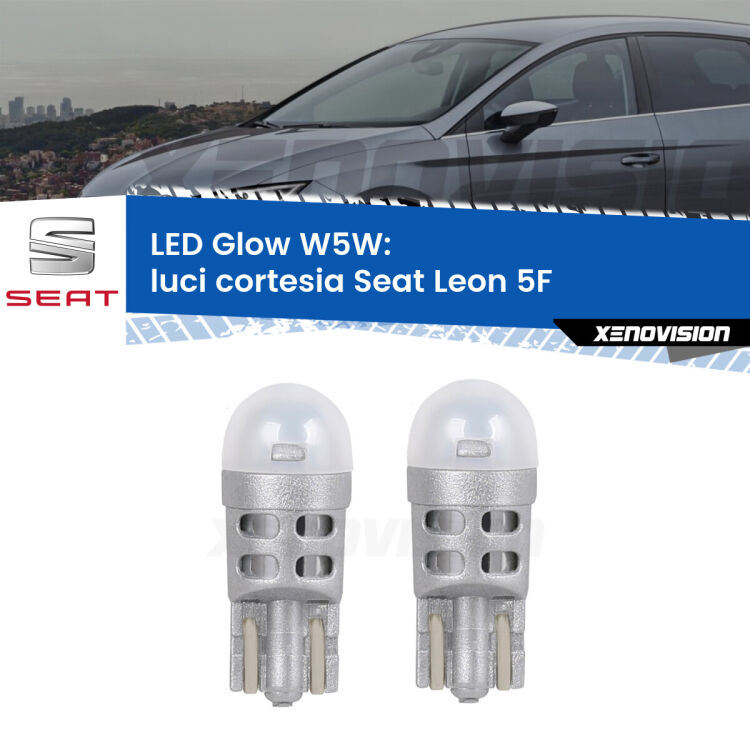 <strong>Luci Cortesia LED luce calda per Seat Leon</strong> 5F anteriori. Coppia lampade <strong>W5W</strong> modello Glow di Xenovision.