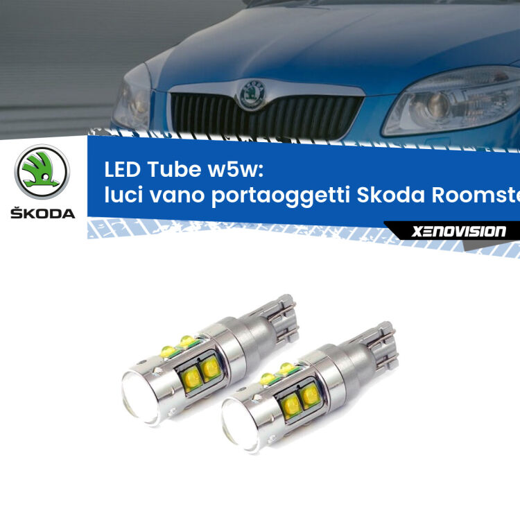 <strong>Luci Vano Portaoggetti LED 6000k per Skoda Roomster</strong> 5J 2006 - 2015. Lampadine <strong>W5W</strong> canbus modello Tube, luce bianco lunare, lunga durata e compatibilità.